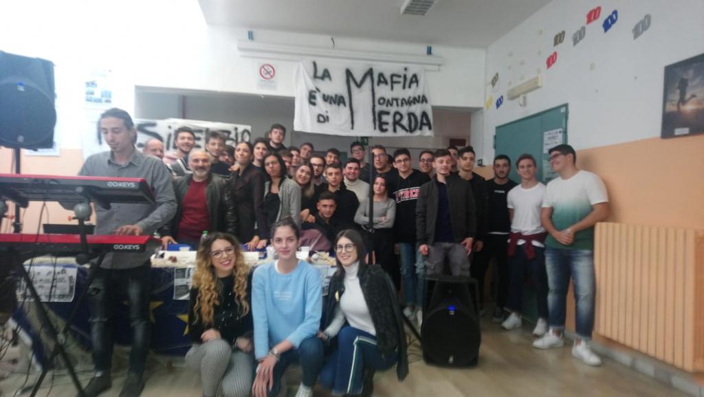 CENTO PASSI DI LEGALITA' LA LEGALITA' POSSIBILE IN UNA TERRA DI MEZZO CHE RESISTE E COMBATTE