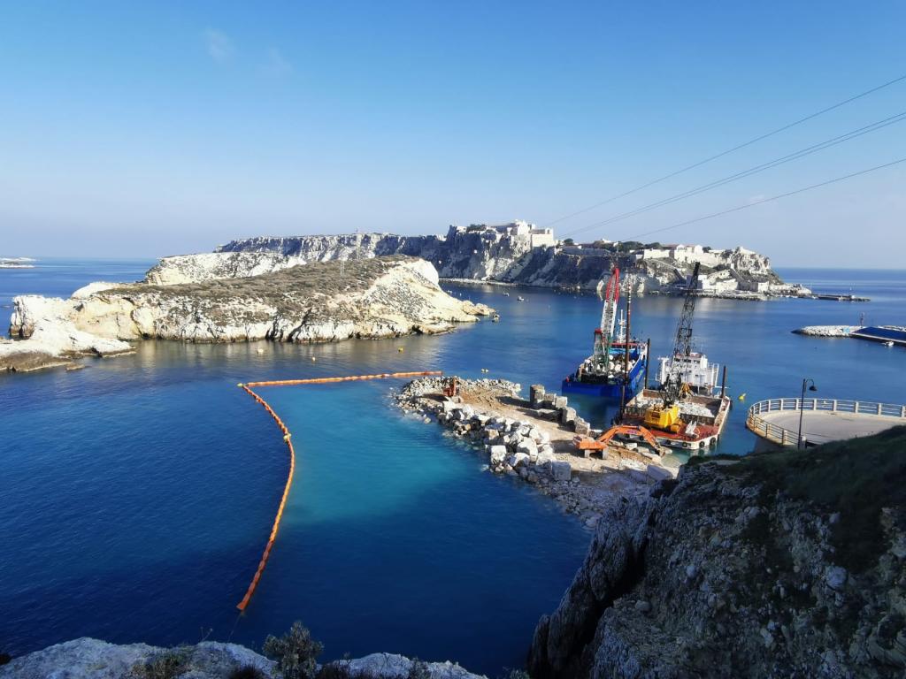 Il porticciolo di San Domino (di Andrea Vaira)