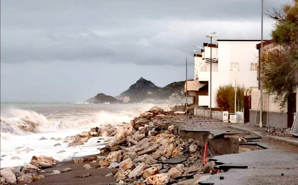 Evidente erosione costiera sul territorio tortorese