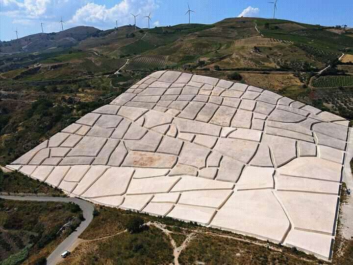 L' ARCHEOLOGIA ROVESCIATA