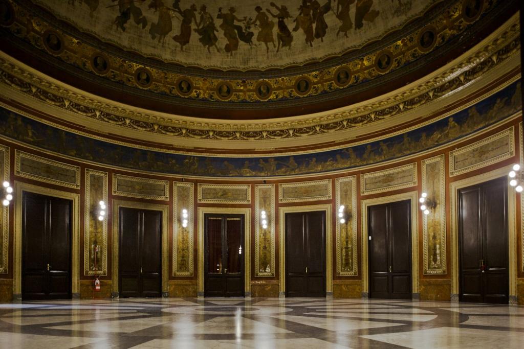 Il teatro attraverso gli specchi Riflettiamo-ci a teatro