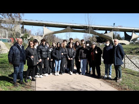 Il Team Power Bridge del Liceo “Gropius” di Potenza, il 24_02_2022 nei pressi del ponte Musmeci ha incontrato l’ing. D’Onofrio, dirigente Settore Urbanistica  Potenza che ha spiegato lo stato dell'arte del progetto Restauro conservativo del Ponte Musmeci